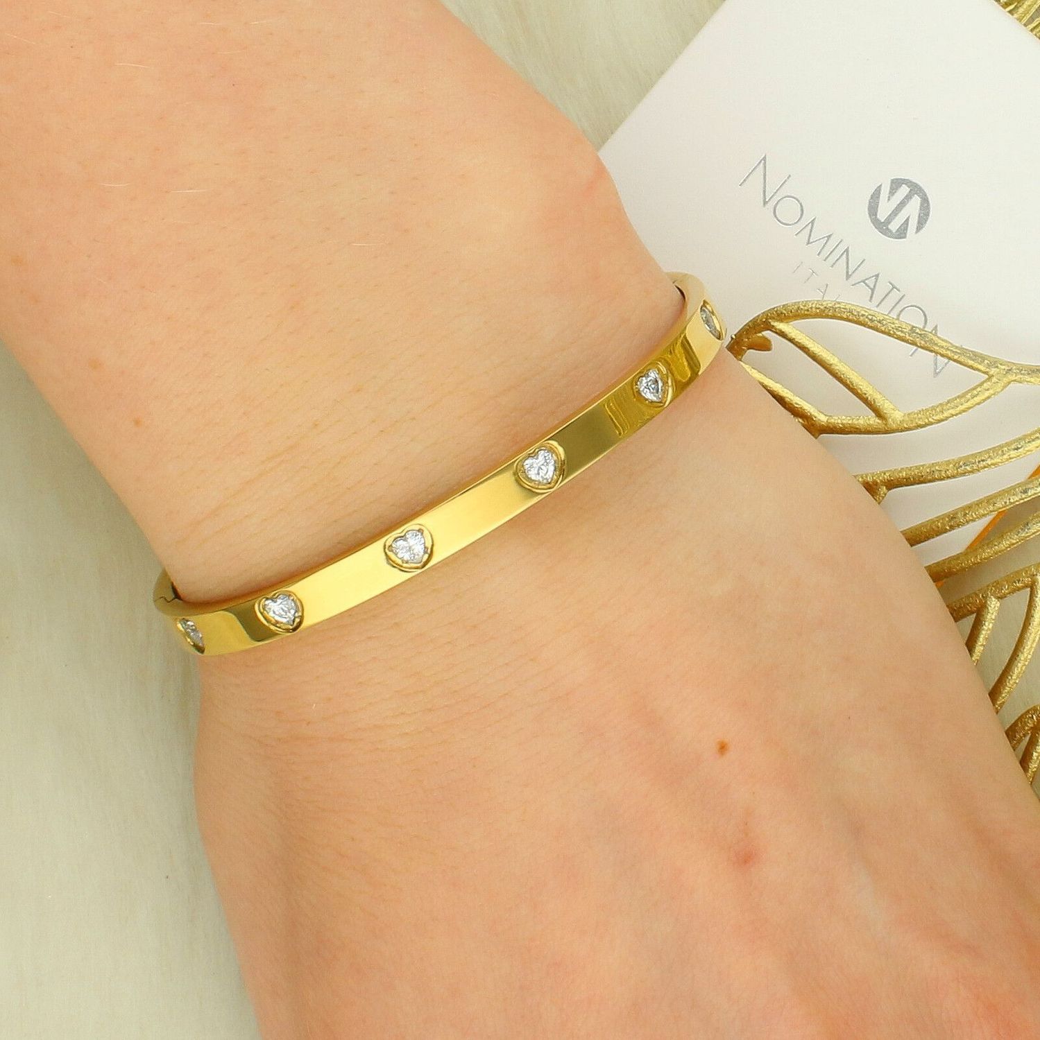 Sztywna bransoletka Nomination Pretty Bangles stalowa z białym sercem z cyrkonii 029530 020d.jpg